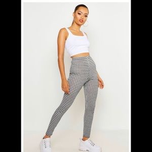 High waisted Black and white checkered Leggings ⛄️